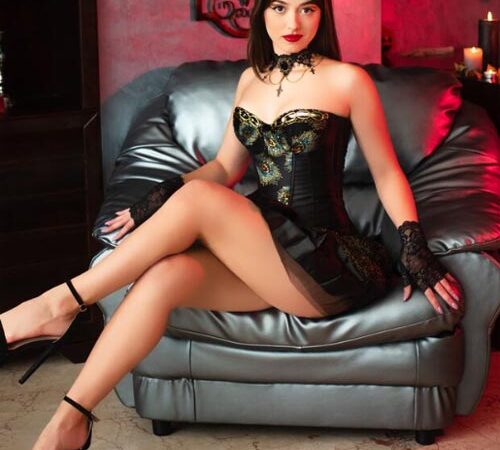 Call Girls in Delhi : 931940=4503 Escort Service Delhi