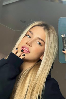 100% Real-Call Girl Service in Aradhna Enclave @9899914408