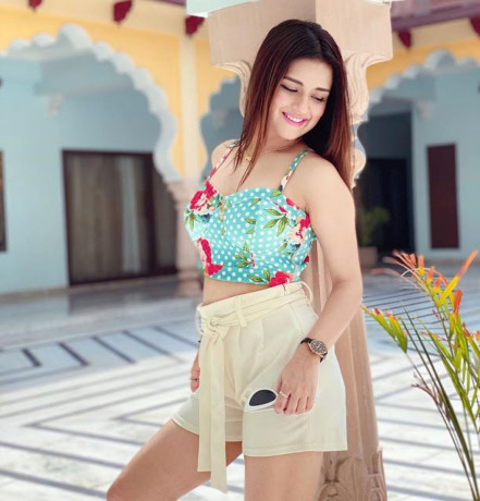HOT↠ Call Giℛls In Sector 46 Gurgaon- ⎷ 9990410104 ✨ Escorts Service